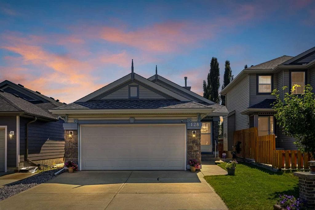 2-bed Detached for sale at 128 Covehaven Gardens NE, Calgary