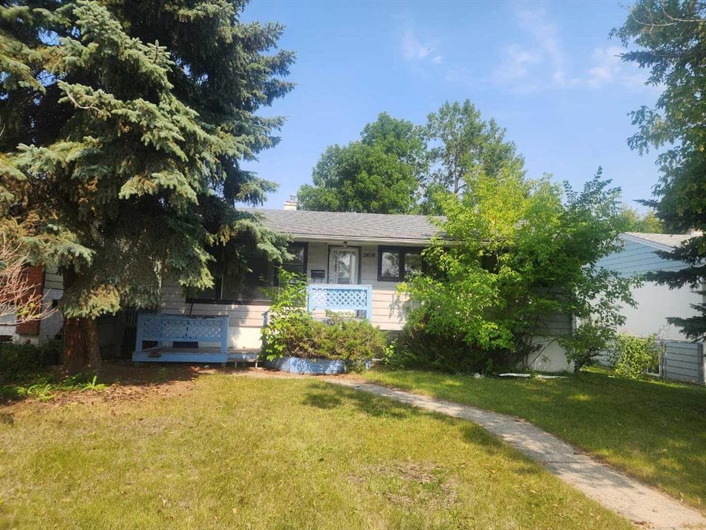 2408 23 Avenue SW — photo 1