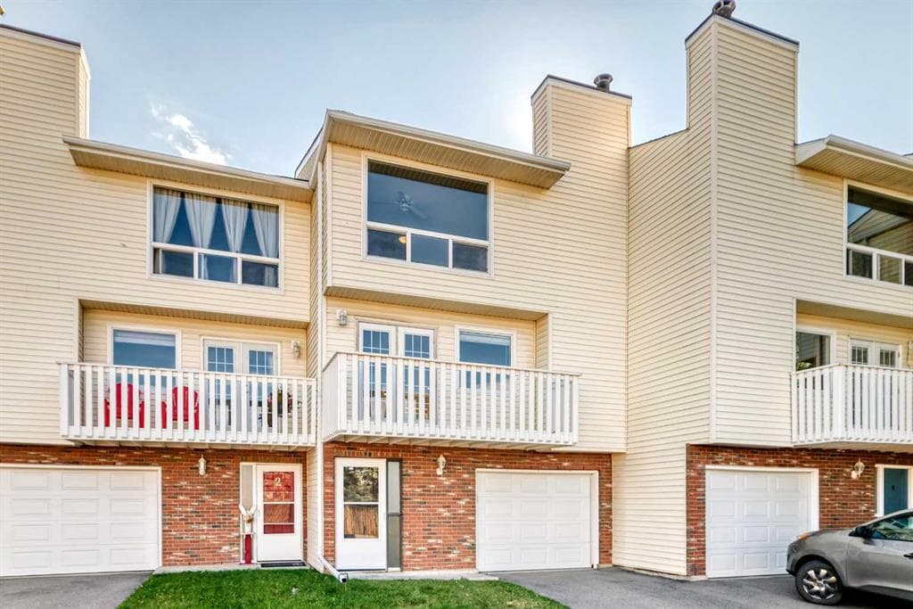 3-bed Townhouse for sale at 3, 24 Cascade Place, Cochrane