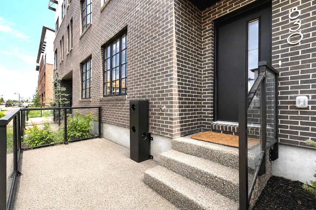 3-bed Townhouse for sale at 830 81 Street SW, Calgary
