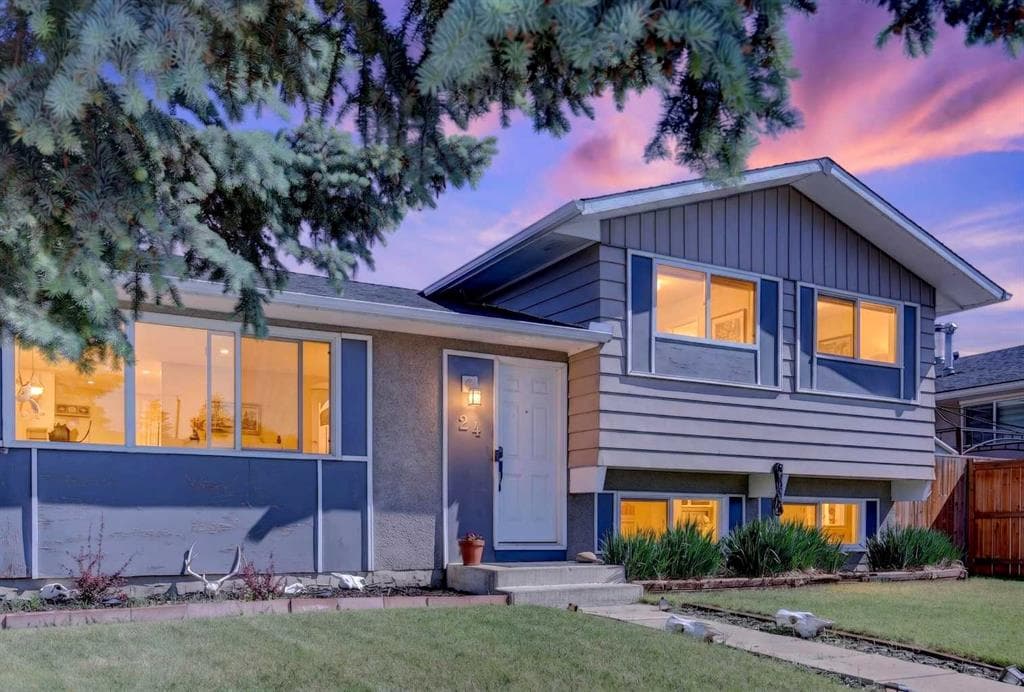 24 Penworth Crescent SE — photo 1