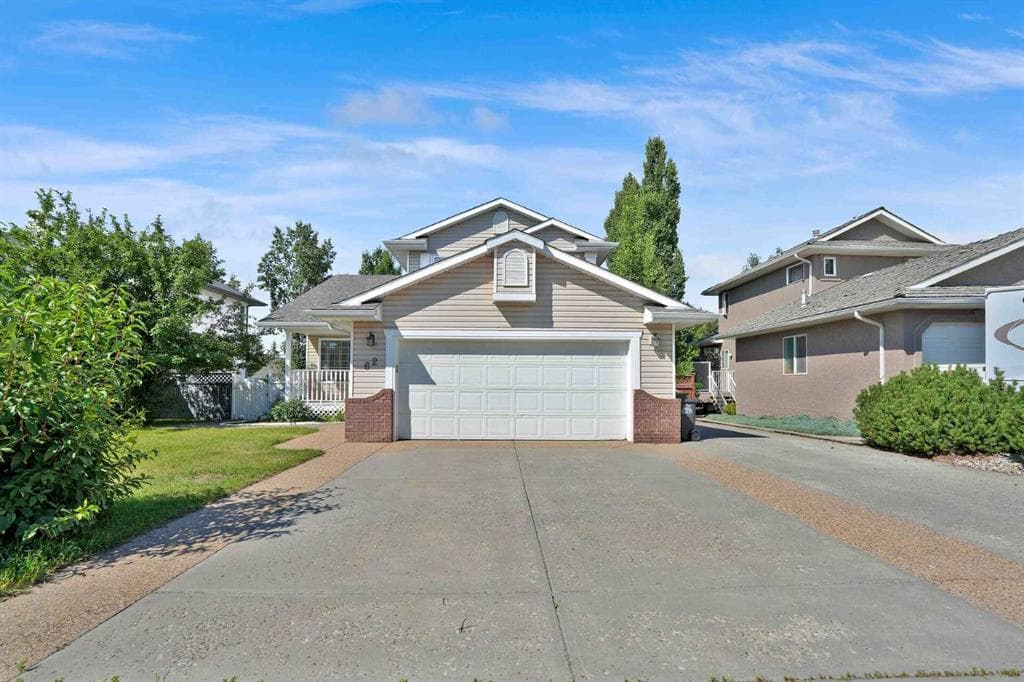 4-bed Detached for sale at 62 West Mitford Crescent, Cochrane