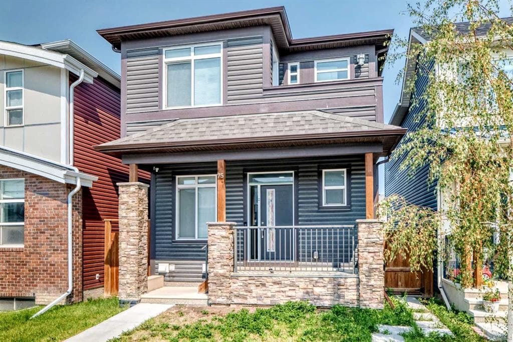 75 Howse Crescent NE — photo 1