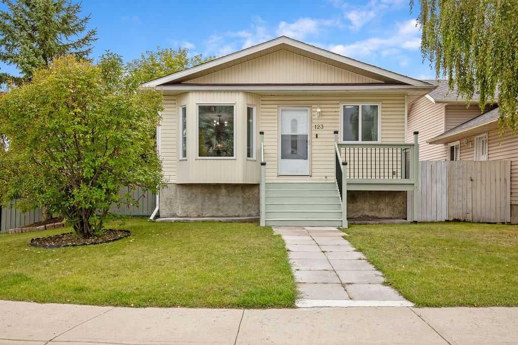 3-bed Detached for sale at 123 Shawglen Rise SW, Calgary