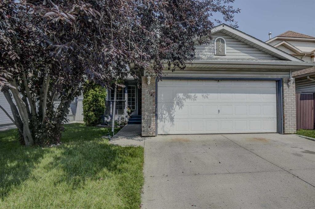 124 Del Ray Close NE — photo 1