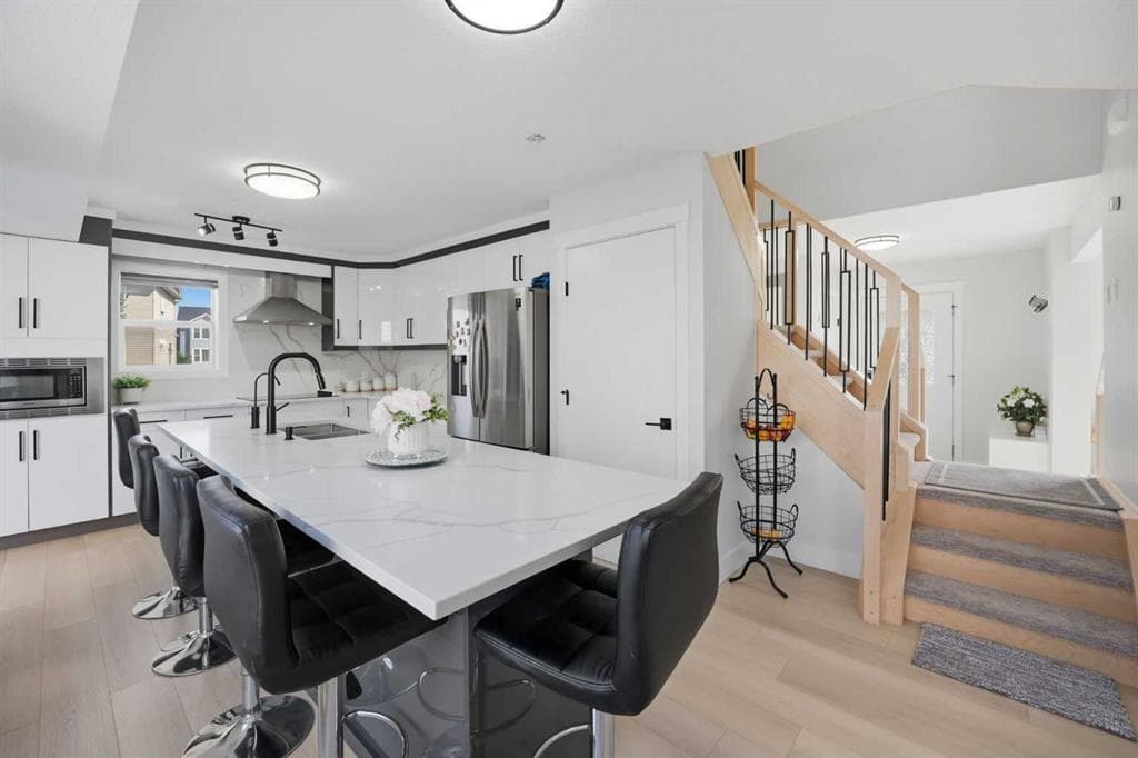 7916 Martha's Haven Park NE — photo 1