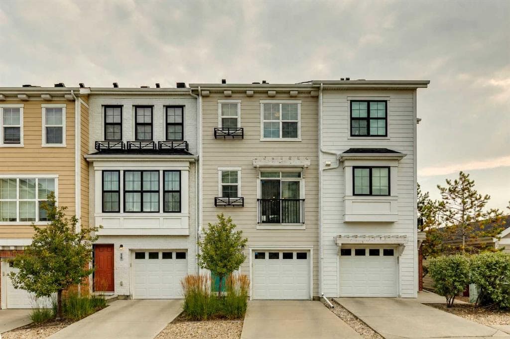 206 Nolanfield Villas NW — photo 1