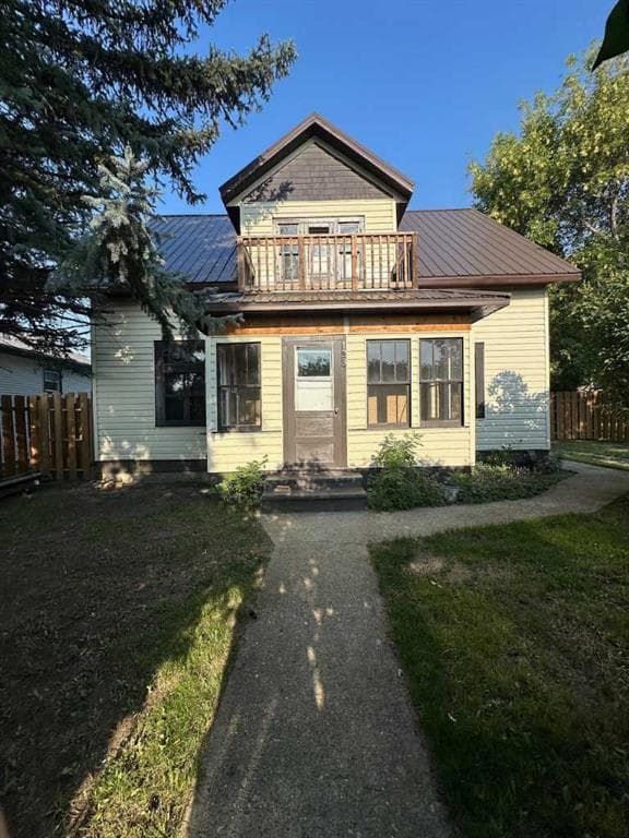 123 3 Street E — photo 1
