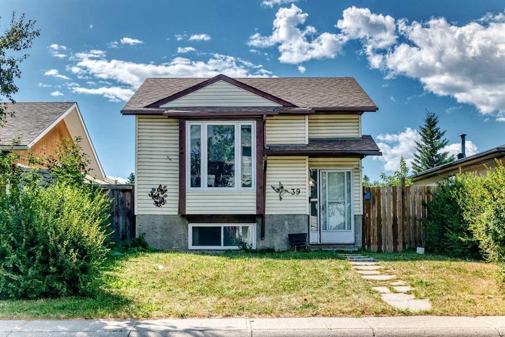 3-bed Detached for sale at 39 Aberdare Way NE, Calgary