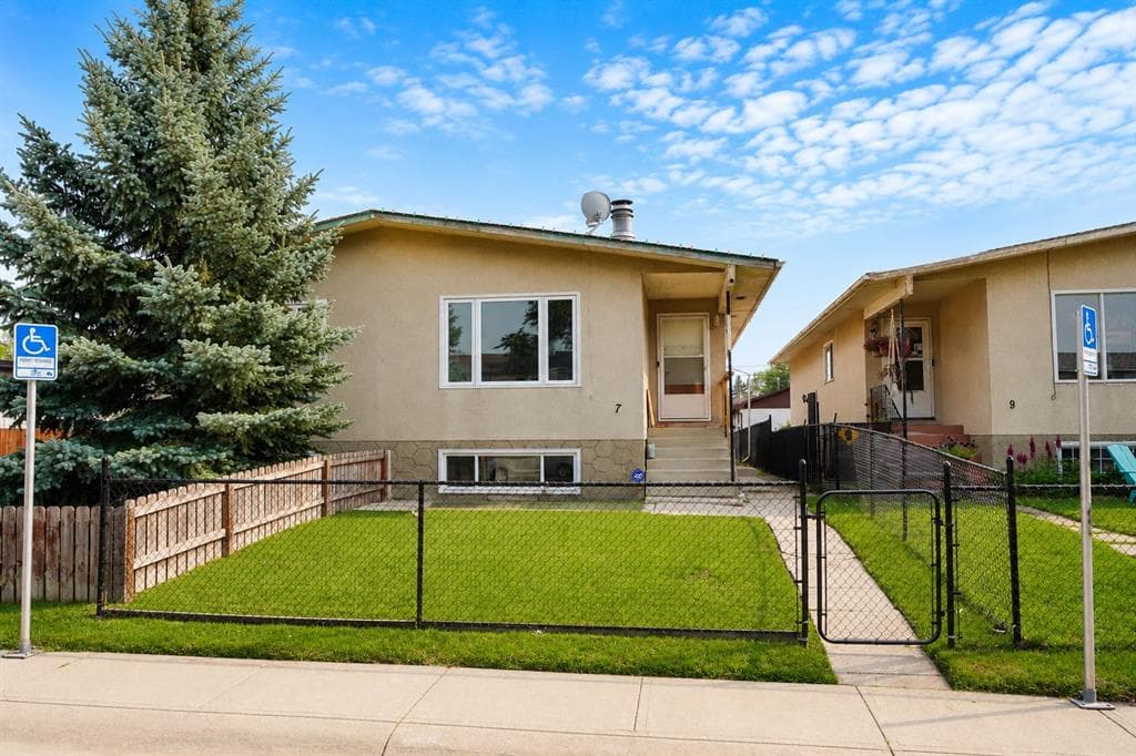 3-bed Semi-detached for sale at 7 Dovercliffe Way SE, Calgary