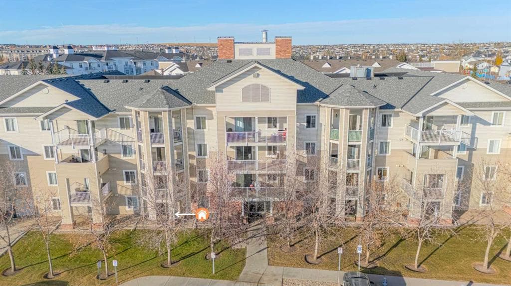 105, 17 Country Village Bay NE — photo 1