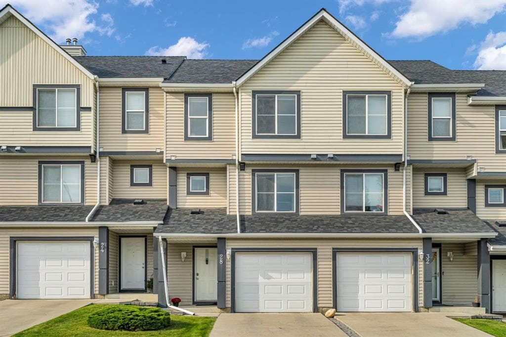 28 Everhollow Way SW — photo 1