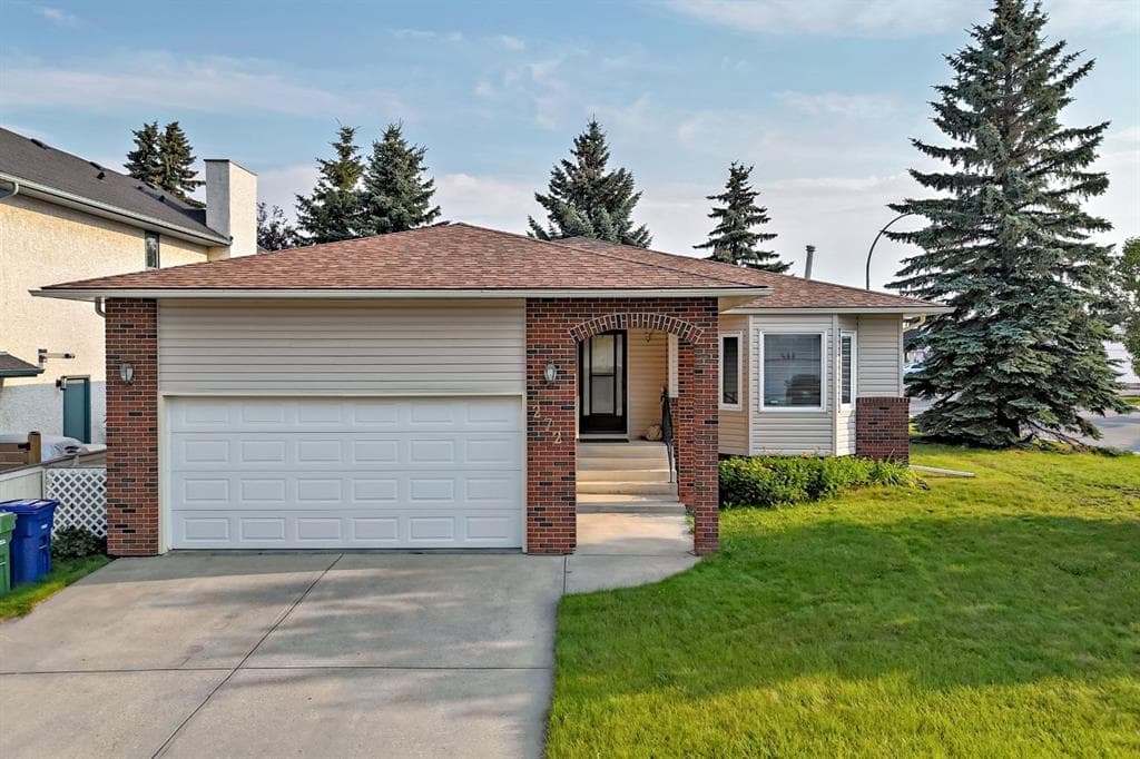 3-bed Detached for sale at 272 Woodside Road NW, Airdrie