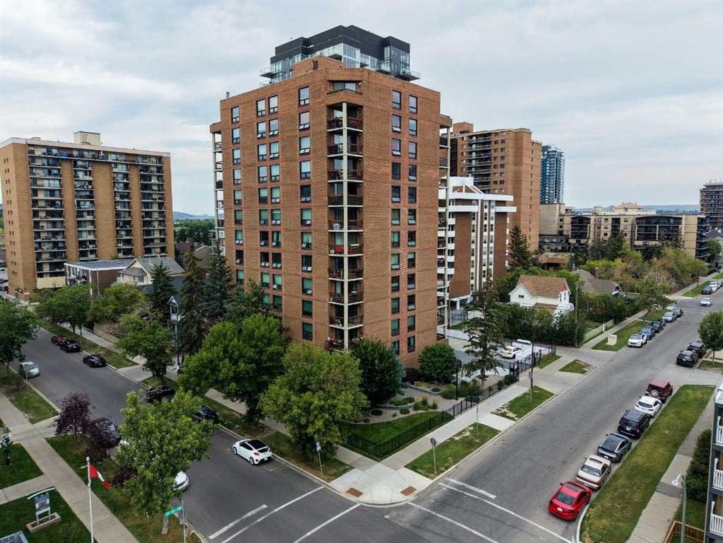 220, 1304 15 Avenue SW — photo 1