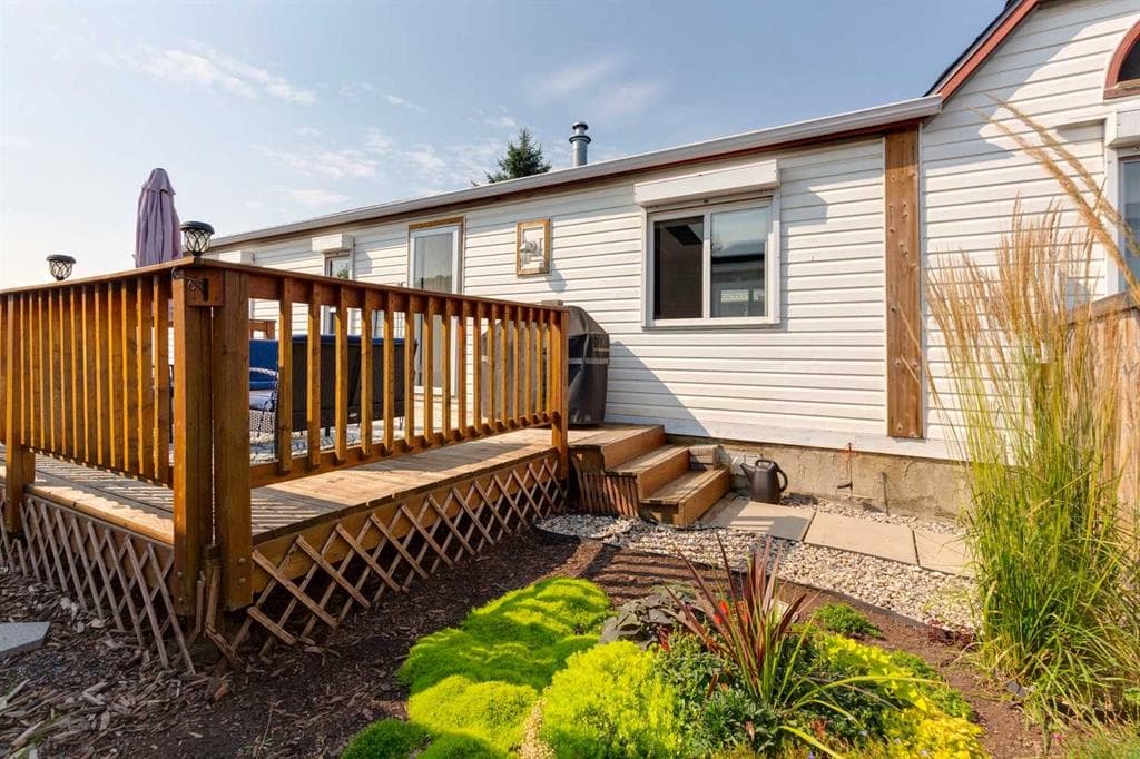 25 Erin Woods Circle SE — photo 1