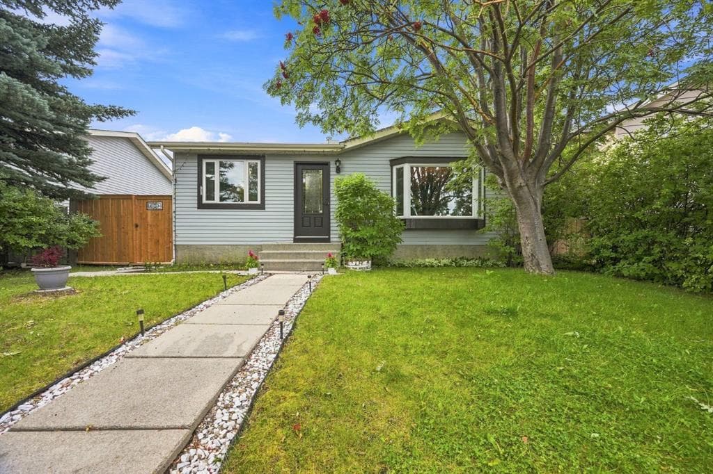 55 Macewan Park Way NW — photo 1