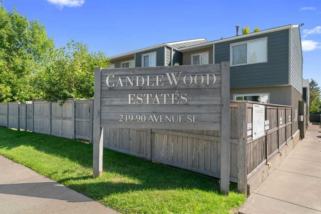 3-bed Townhouse for sale at 27, 219 90 Avenue SE, Calgary