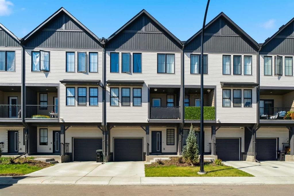 2-bed Townhouse for sale at 81 South Point Manor SW, Airdrie