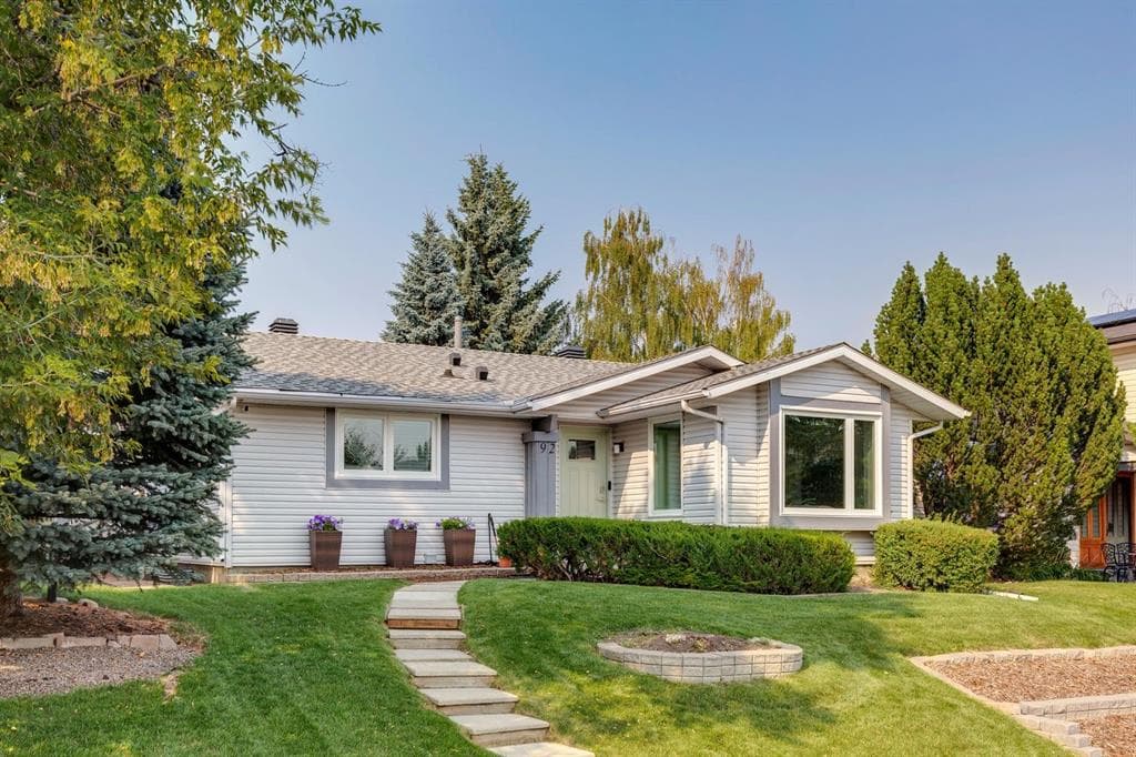 4-bed Detached for sale at 92 Woodford Drive SW, Calgary