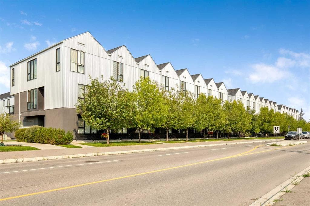 2-bed Townhouse for sale at 3529 69 Street NW, Calgary
