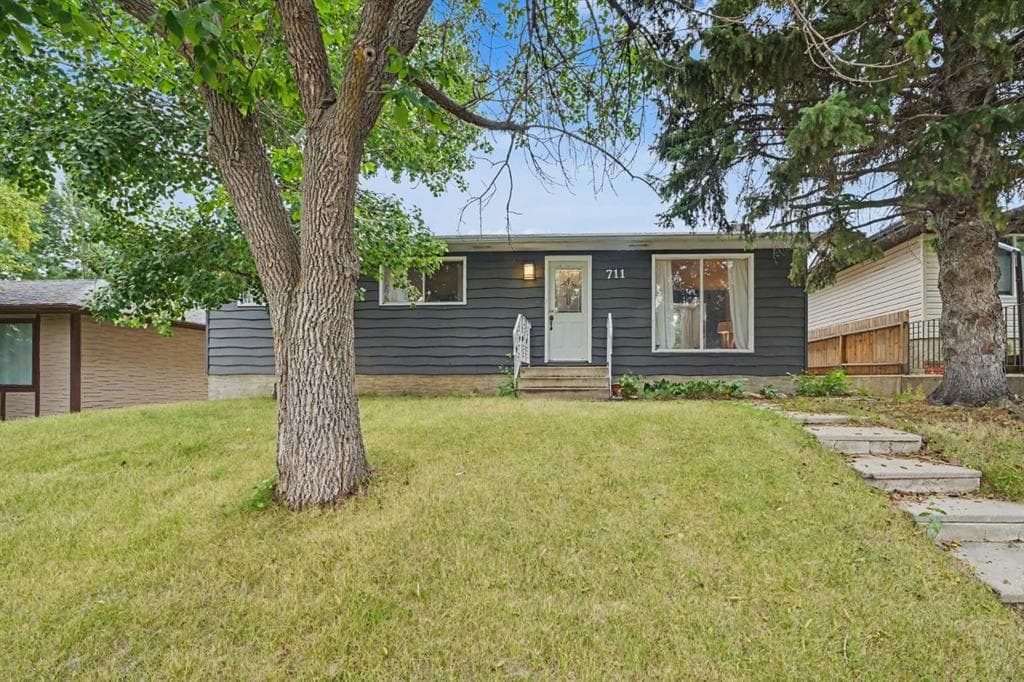 711 118 Avenue SW — photo 1