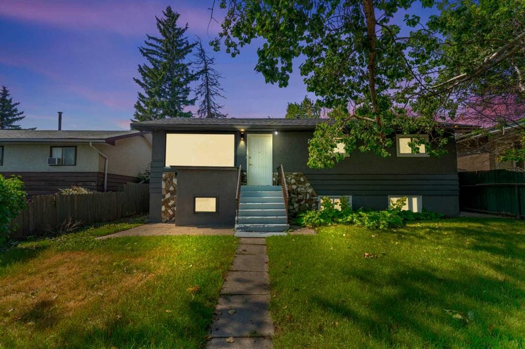 1527 52 Street SE — photo 1
