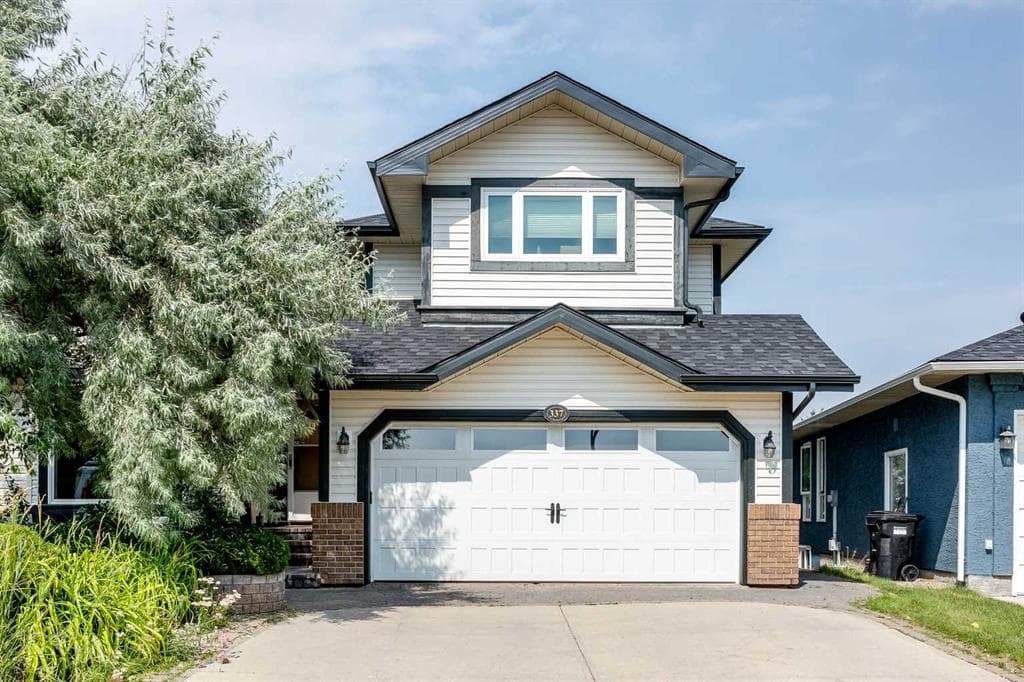 337 Sandringham Court NW — photo 1