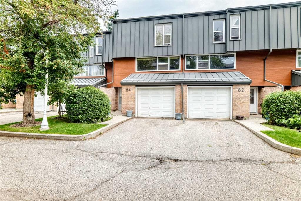 3-bed Townhouse for sale at 84 Brae Glen Lane SW, Calgary