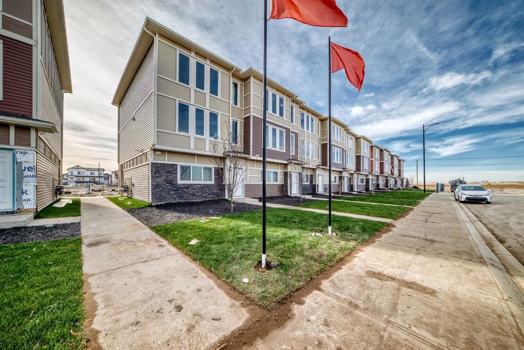 3-bed Townhouse for sale at 86 145 chelsea Mews, Chestermere