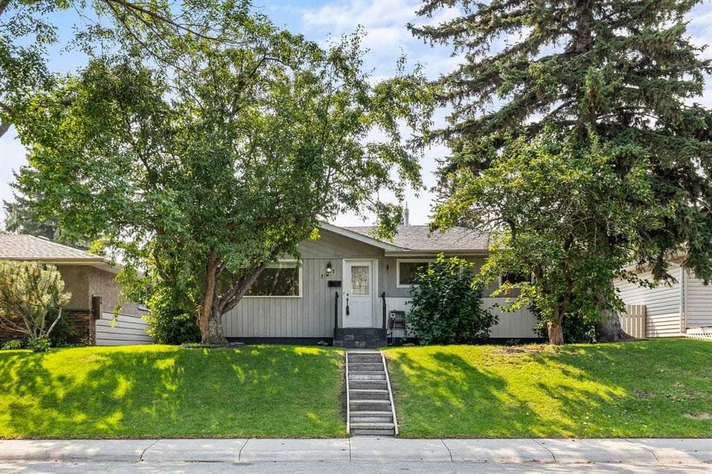 127 Fredson Drive SE — photo 1