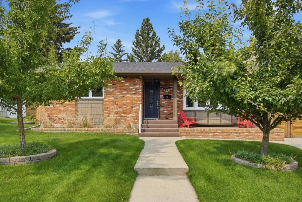 4-bed Detached for sale at 736 Canfield Place SW, Calgary