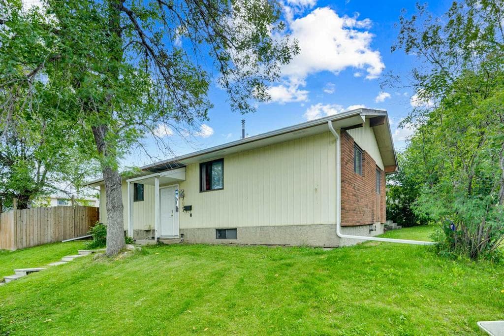 3-bed Semi-detached for sale at 707 Whitehill Way NE, Calgary