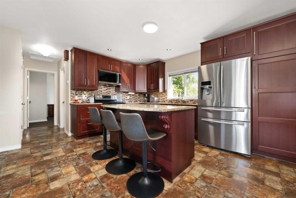 4-bed Detached for sale at 33 3 Avenue E, Tilley