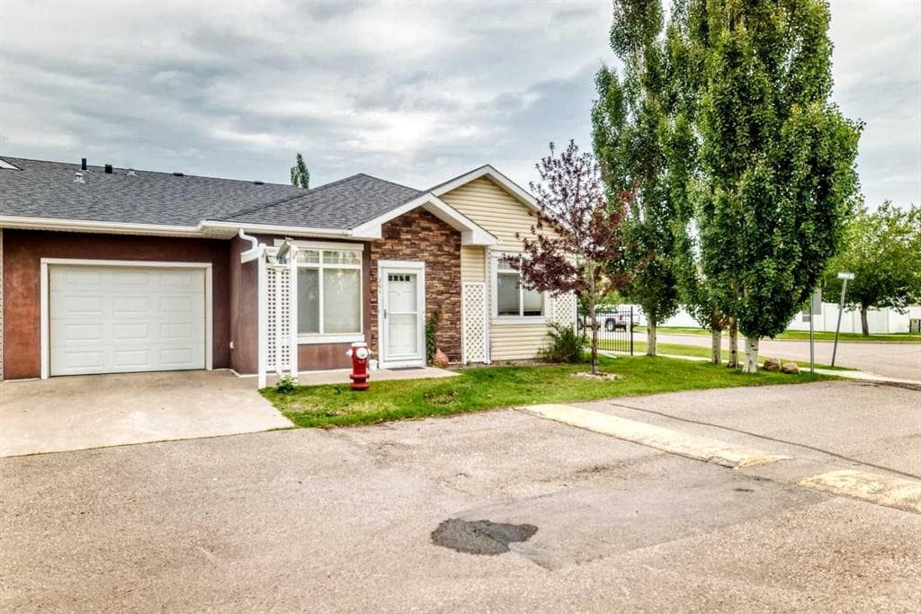 201 Sunvale Crescent NE — photo 1