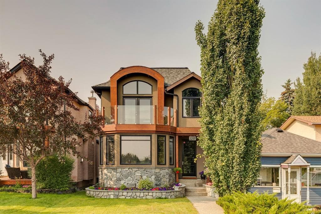 3-bed Detached for sale at 2217 8 Avenue SE, Calgary