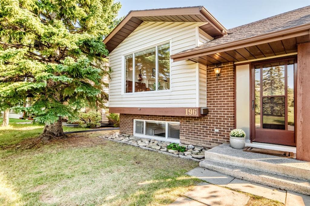 196 Edgedale Way NW — photo 1