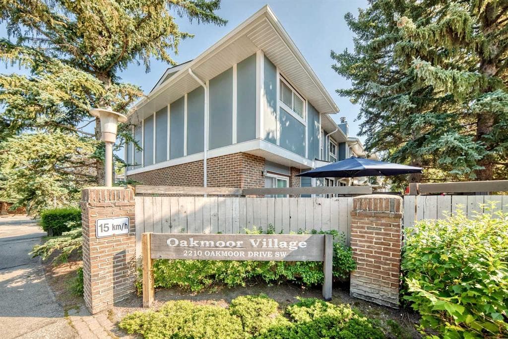 3-bed Townhouse for sale at 15, 2210 Oakmoor Drive SW, Calgary