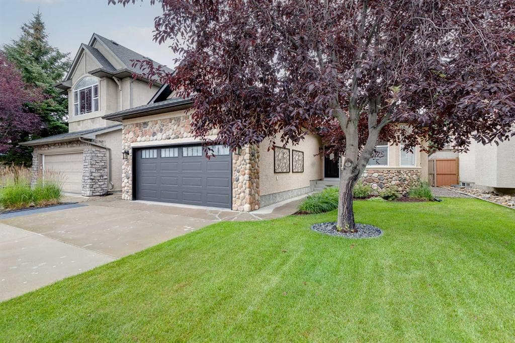 10 Strathlea Grove SW — photo 1
