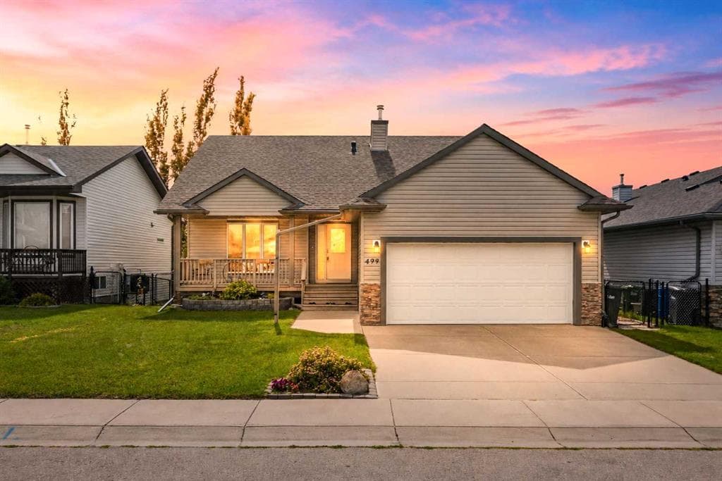 5-bed Detached for sale at 499 Highland Close, Strathmore