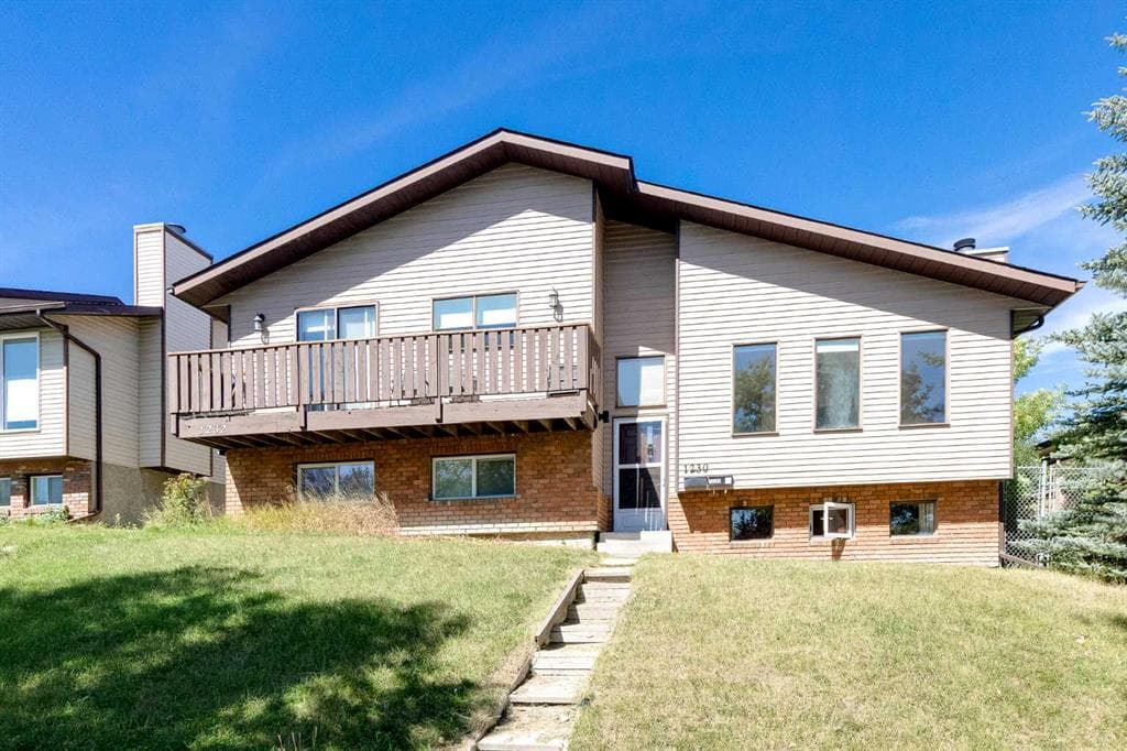 4-bed Semi-detached for sale at 1230 Berkley Drive NW, Calgary