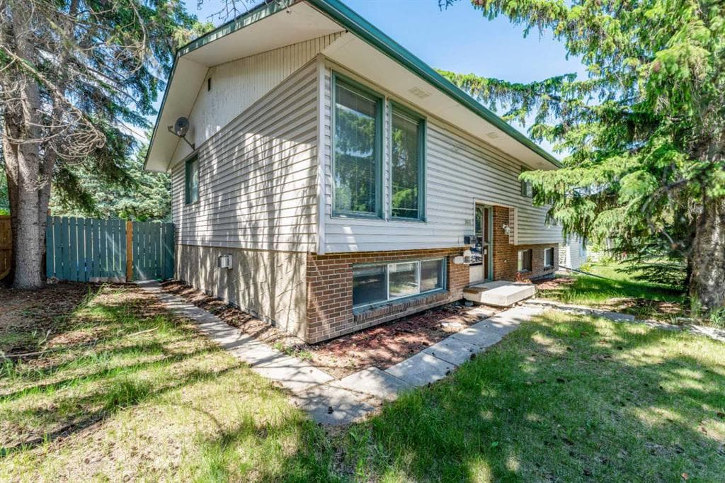 9611 24 Street SW — photo 1