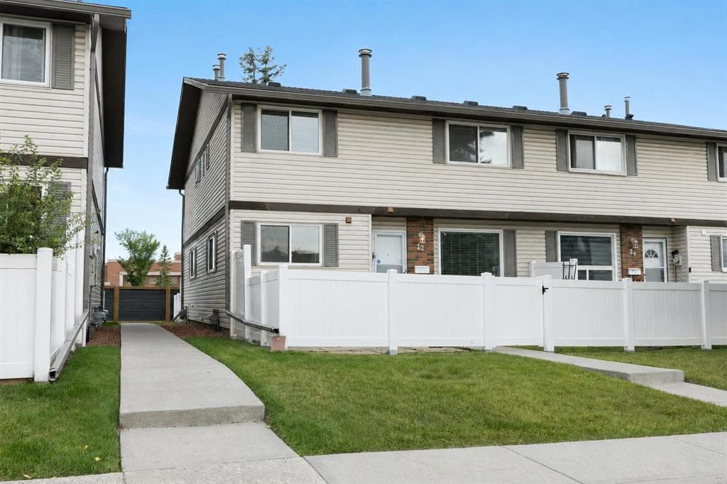 2-bed Townhouse for sale at 22, 740 Bracewood Drive SW, Calgary