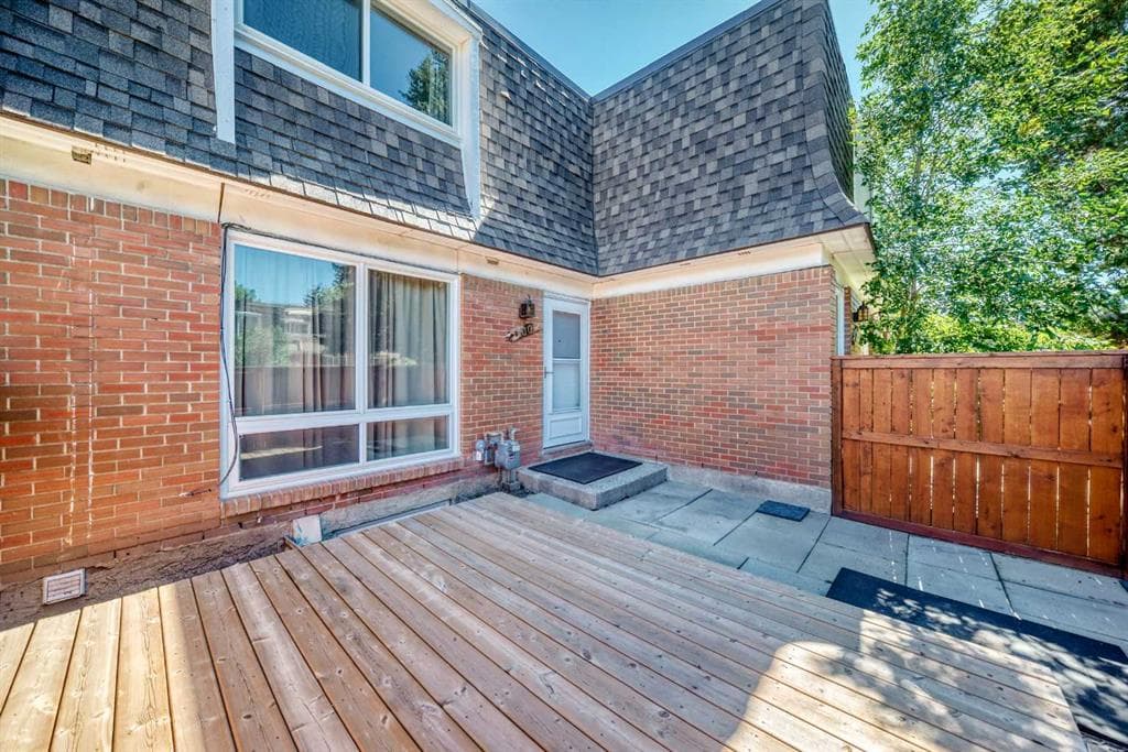 2-bed Townhouse for sale at 130, 330 Canterbury Drive SW, Calgary