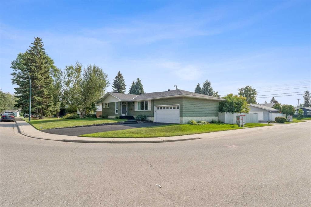 10719 Mapleshire Crescent SE — photo 1