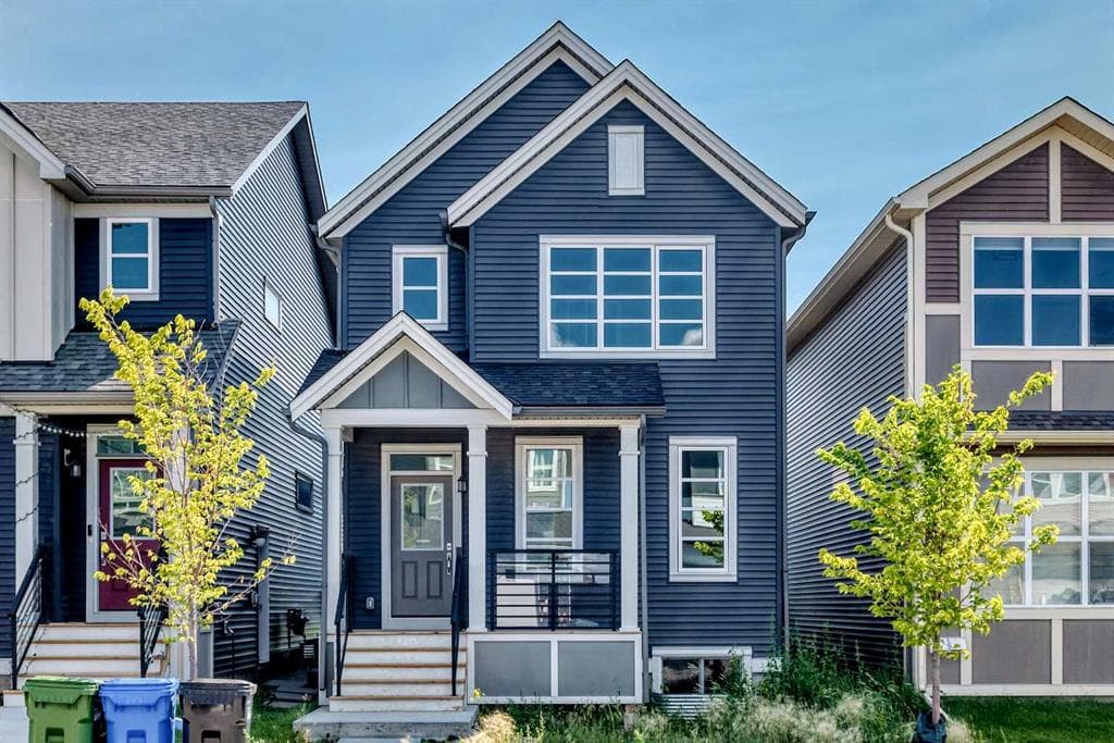 619 Savanna Crescent NE — photo 1