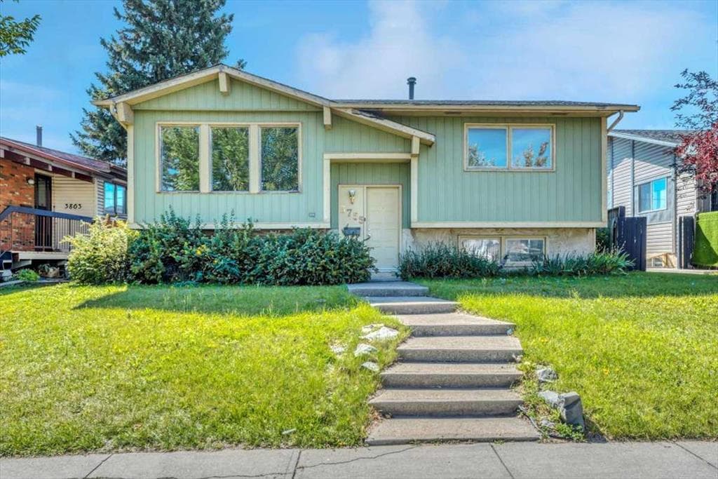 2-bed Detached for sale at 3755 Whitehorn Drive NE, Calgary