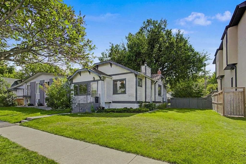 121 10 Avenue NE — photo 1