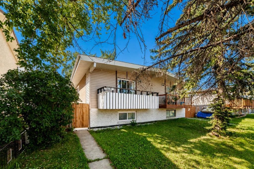 4-bed Semi-detached for sale at 5608 Pensacola Crescent SE, Calgary