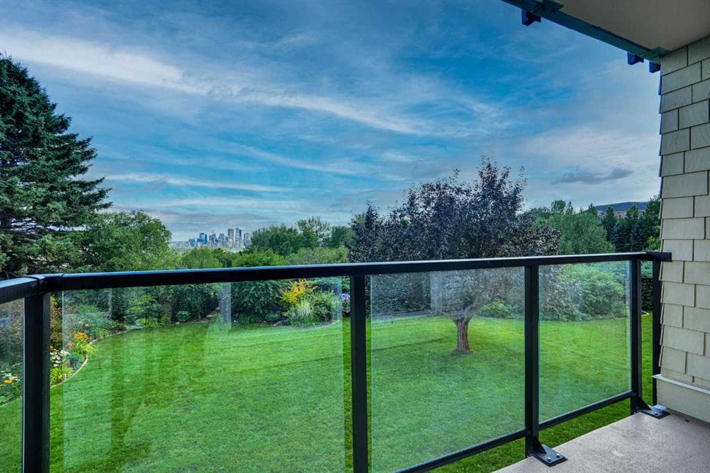 103, 520 Cedar Crescent SW — photo 1