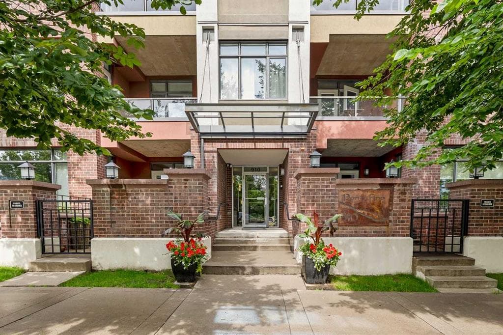 513, 910 Centre Avenue NE — photo 1